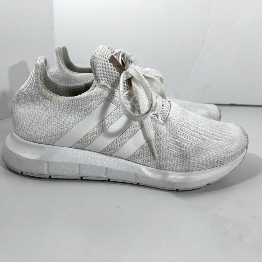 Adidas Swift Run Shoes White Running Casual Trail Lightweight Size 8.5